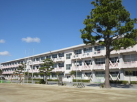 周辺環境:福岡小学校の伝統、児童詩教育の他プログラミングなどの授業もあります