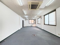 その他:【1階多目的事務所】
トイレやステンレス流し台も完備している多目的事務所スペース。趣味の作業や在宅ワーク、来客時のサロン利用など、様々な用途に対応可能です。