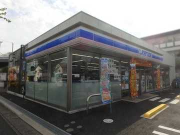 施工例:ローソン梅森台二丁目店
近くにあると嬉しいコンビニは徒歩圏内に。