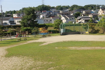 その他:梅森台公園
のびのび遊べる、遊具充実な住宅街の公園で、、小さなお子様も小学生も楽しむことができます。