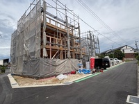 その他現地写真:現地（2025年5月）撮影/
小・中学校まで徒歩5分。お子様も安心して通学ができます。道路：南西側4.8～5.0ｍ　北西側4ｍ