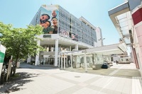 :「藤が丘effe」徒歩約6分/Daily生活彩藤が丘エフ。1階は選りすぐりの生鮮食品、輸入食材など。2階は上質の「キレイ」と「美味しい」がテーマの美容院、岩盤浴、レストラン。