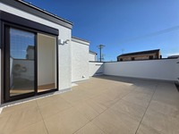 :屋上庭園は、ダウンライト・水栓・多機能レールが標準設置されています。