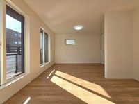 :2階南側の2部屋です。明るく快適にすごせます。お子さまの成長や家族のかたちにあわせて壁を設置し、間取りの変更も可能です。