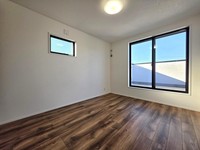 :屋上庭園にも出入りができる3階北側の洋室です。