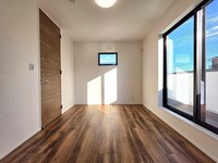 :3階の南側洋室です。6.3帖の広さがあり家具の配置もしやすいお部屋になっています。