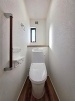 :従来型と比べ約69%の節水を実現したLIXILのペーシアシャワートイレ。フチレス形状で手間なくお掃除ラクラク、いつも清潔に保てます。
