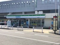 :ファミリーマート近鉄烏森駅前店まで約250ｍ